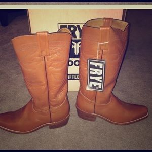 Gently worn. Frye Cowboy boots for Women. 10.5.